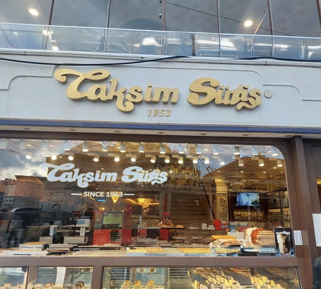 Taksim Sütis mağaza cephe uygulaması