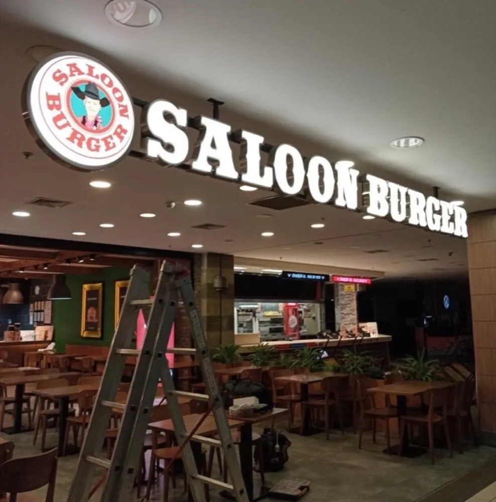 Saloon Burger cephe tabelası